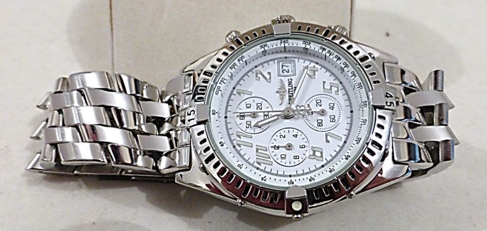 Relógio cronógrafo quartz em aço