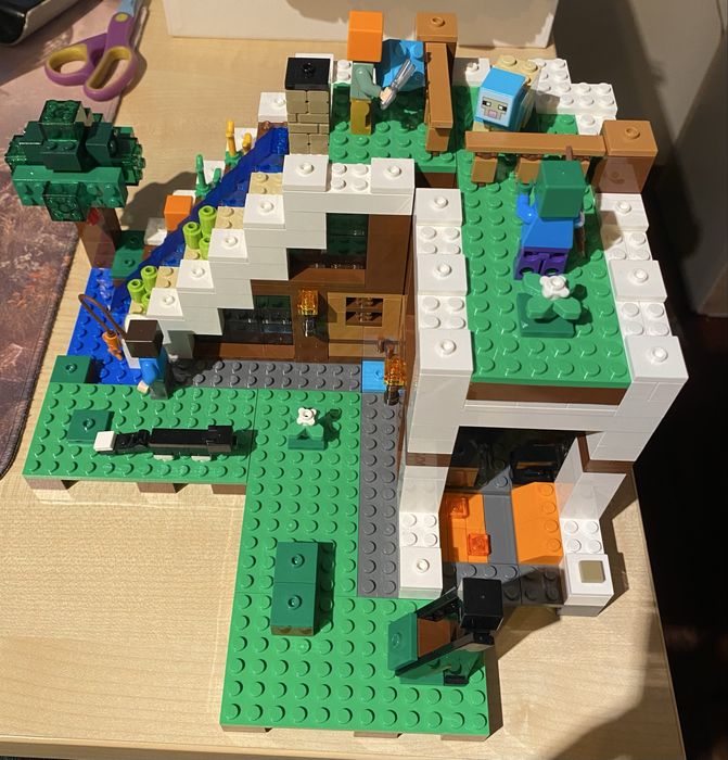LEGO Minecraft 21134 – Baza pod Wodospadem
