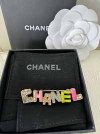 Chanel piękna kolorowa broszka