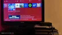 PlayStation 4 Slim + Comandos + Óculos