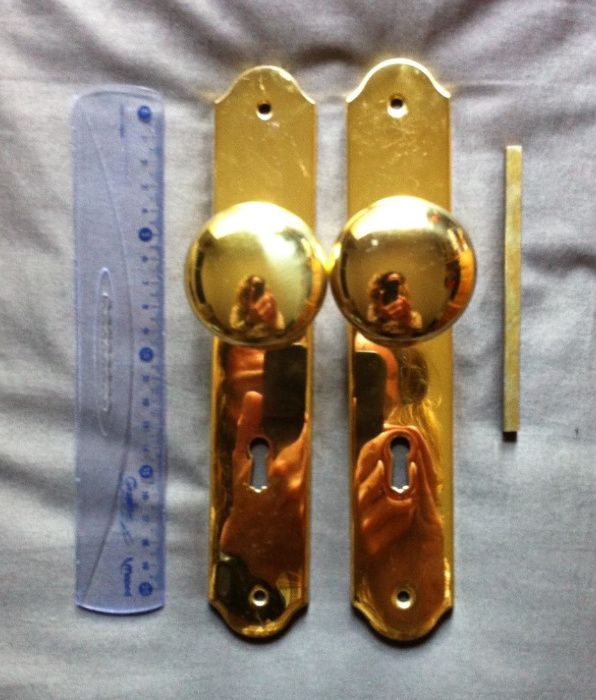 Maçaneta/puxador de porta interior douradas com fechadura