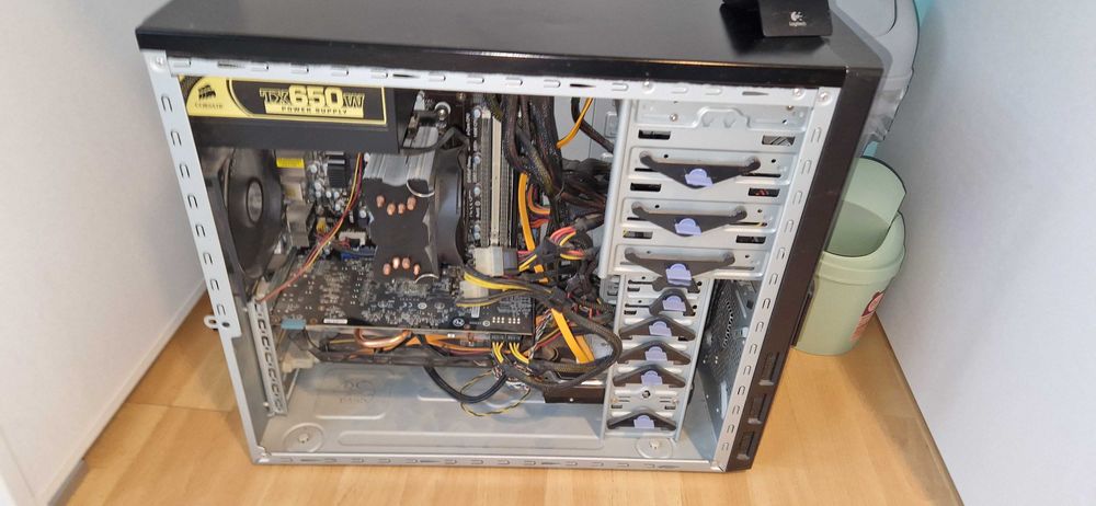 Komputer stacjonarny AMD FX-8320E Gigabyte R9 270Windforce z monitorem