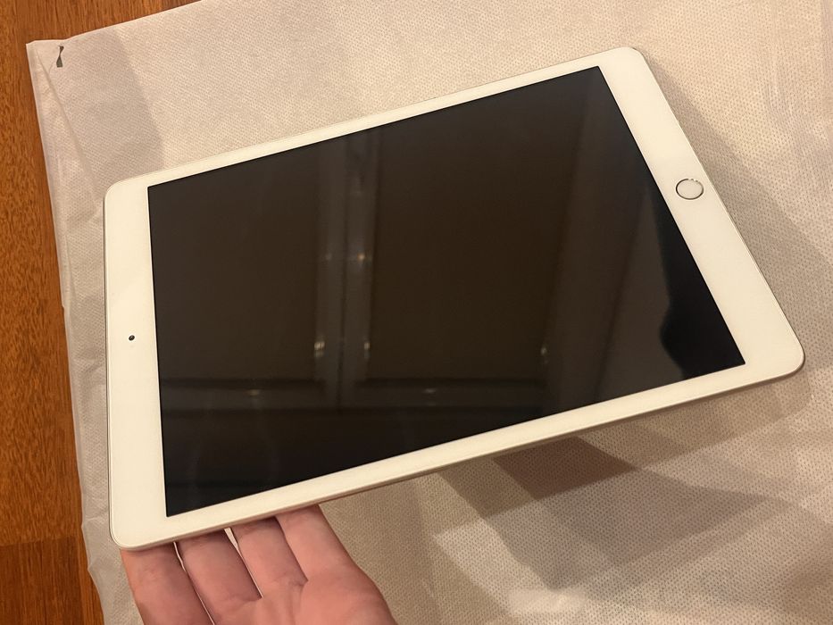 iPad 7 generacji 9.7 cala srebrny + klawiatura gratis