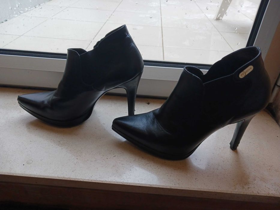 Botins pretos de senhora como novos