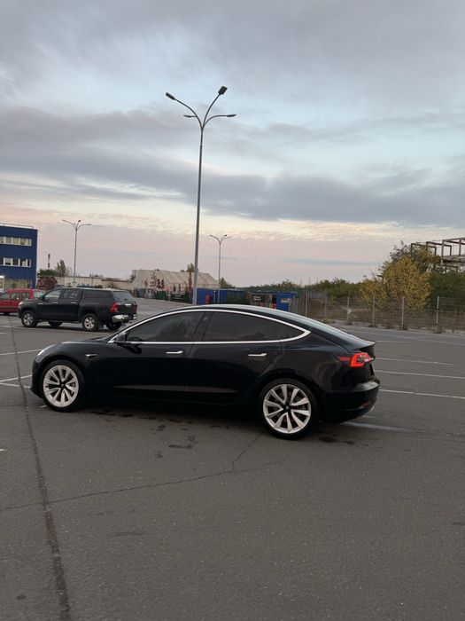 Тесла модел 3 2020года 75кв лонг рейнж