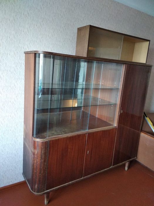 Ретро сервант під реставрацію