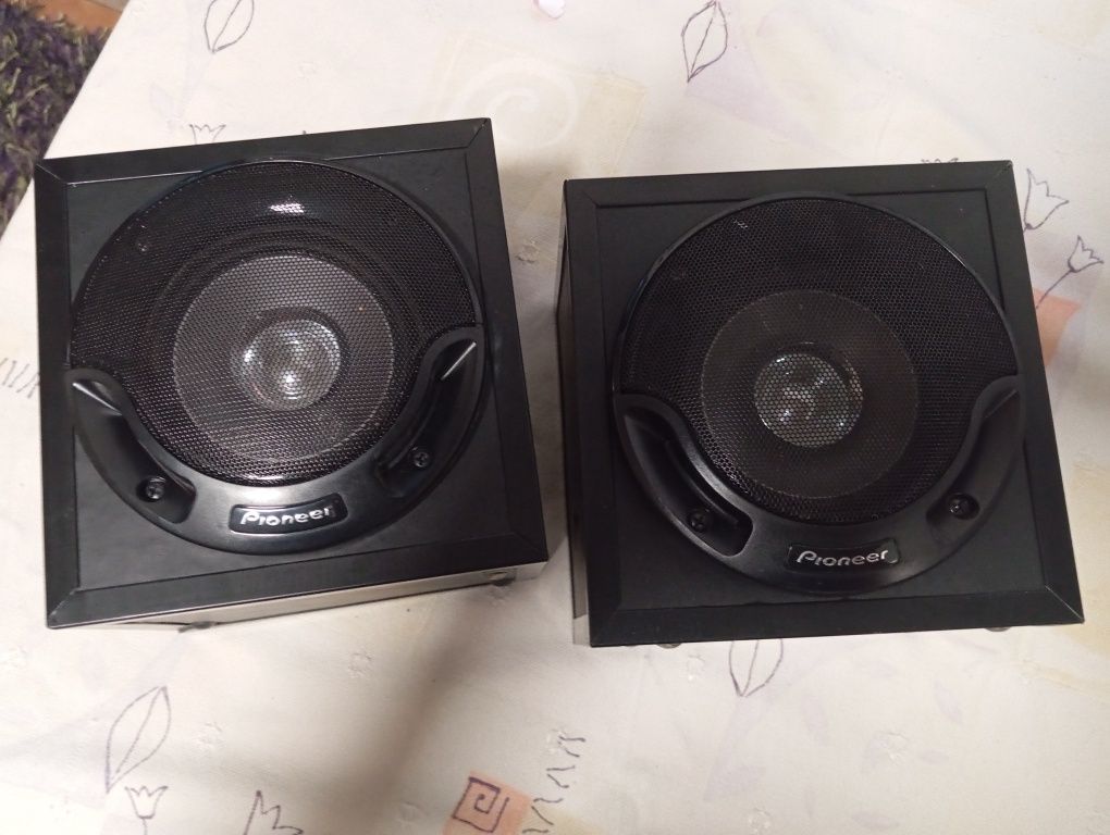 Colunas Pioneer com caixa