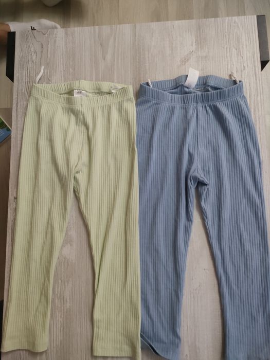 Prążkowane legginsy