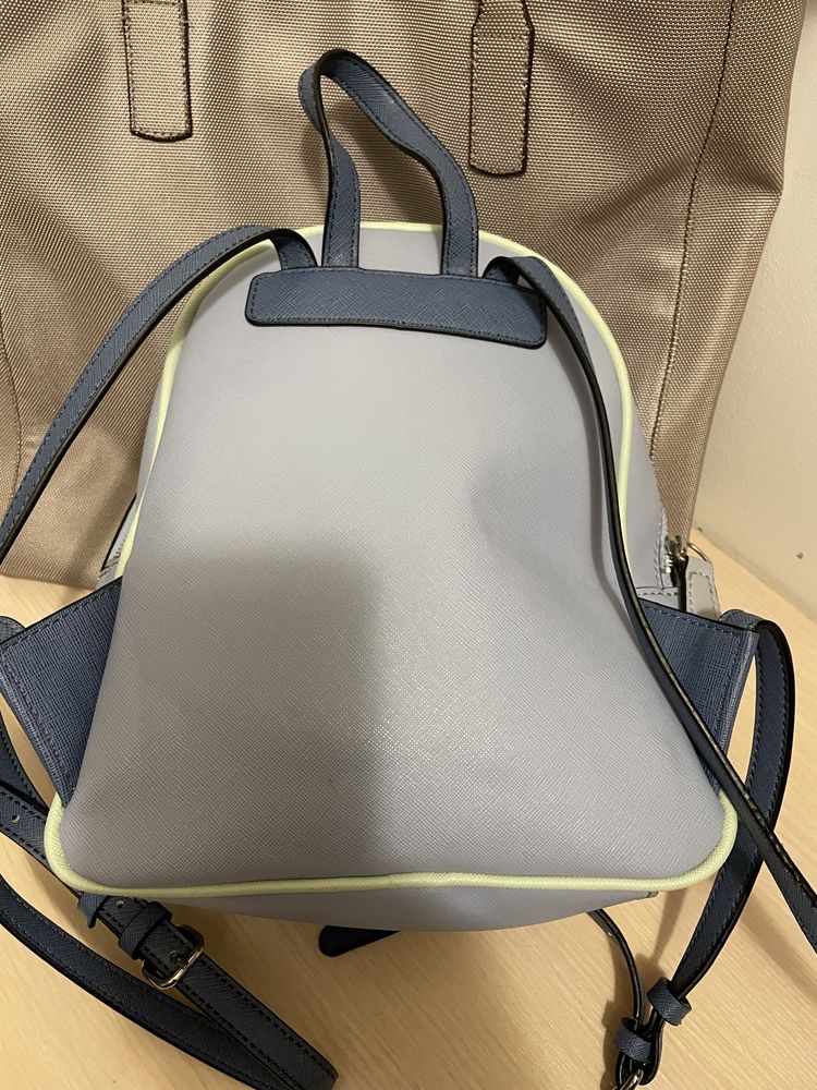Продам рюкзак Guess