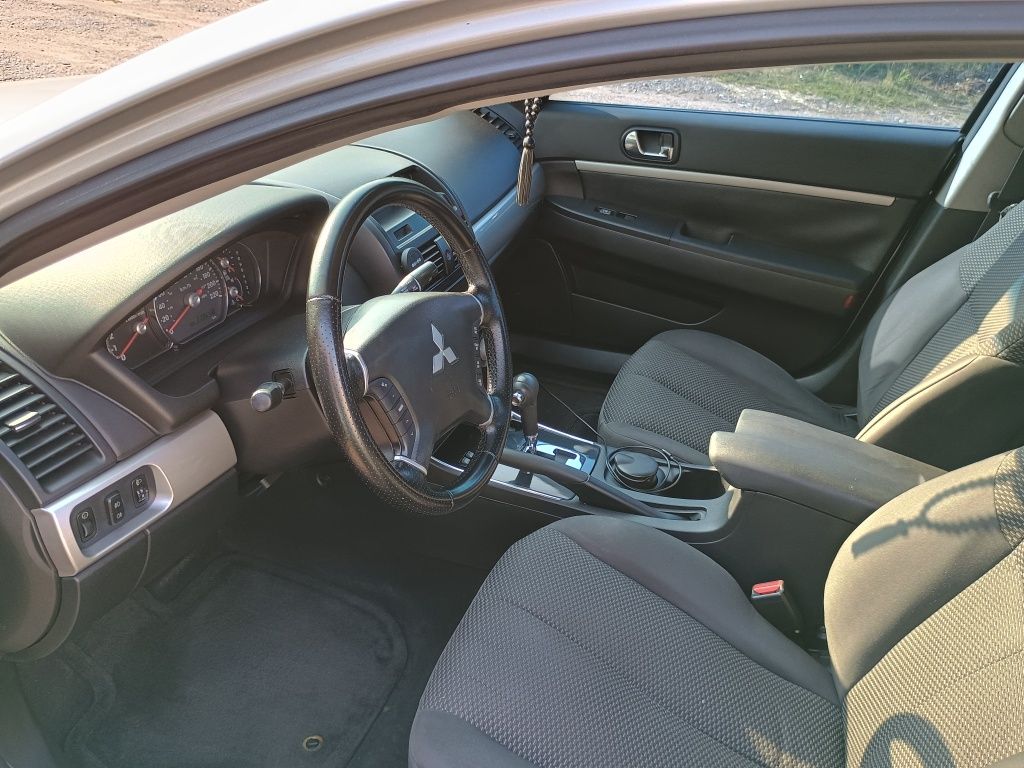 Mitsubishi GALANT 2009