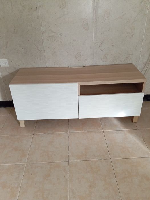 Móvel de TV como novo + oferta de parteleiras "novas"