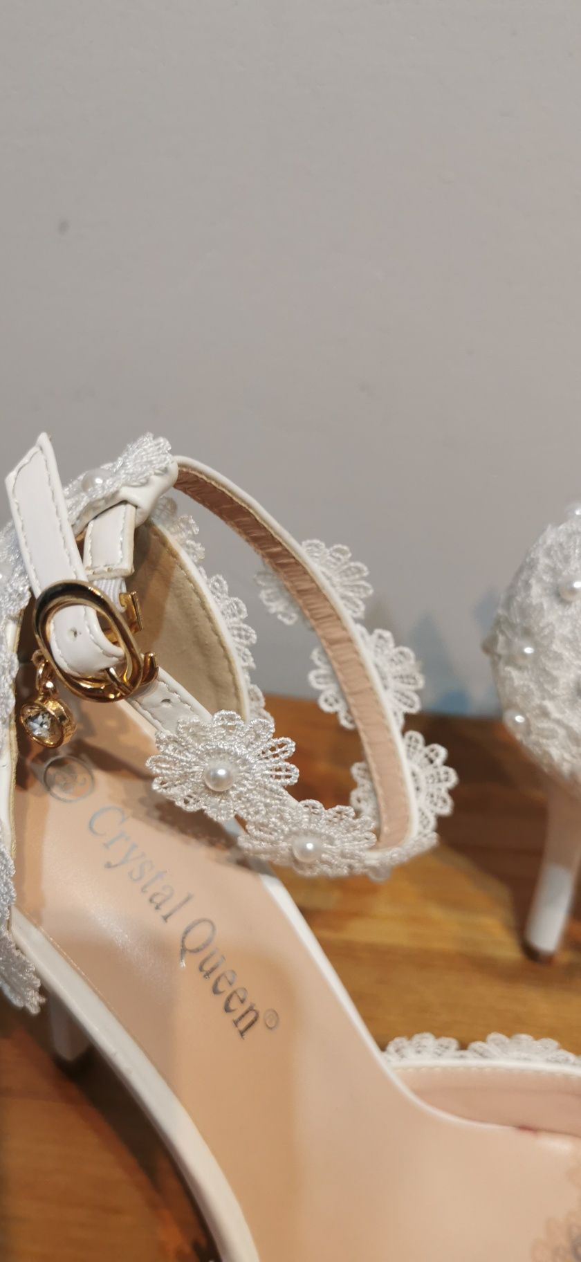 Buty białe ślubne