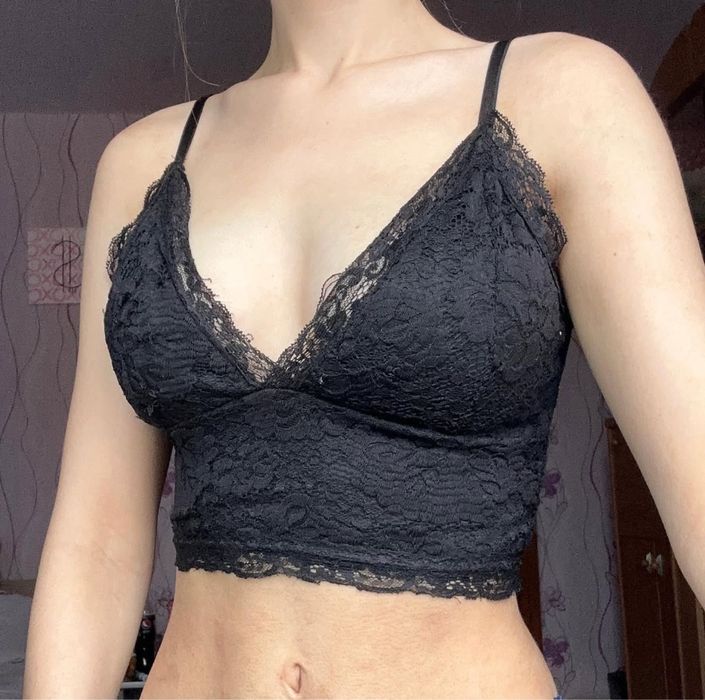 Чорний топ з мереживом