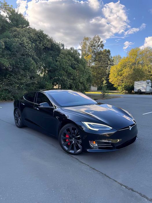 Tesla Model S      2018