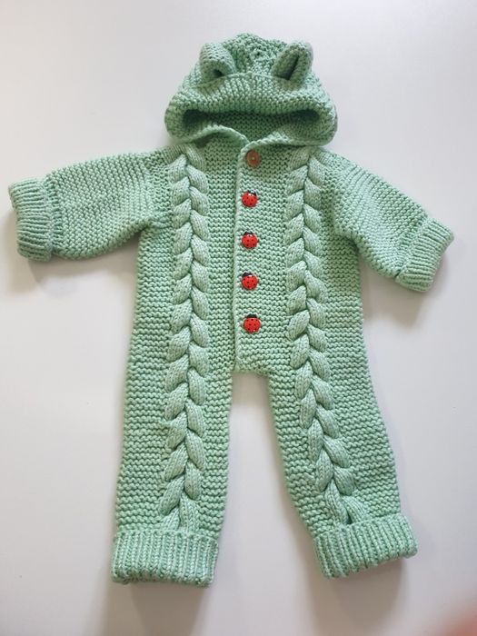 Kombinezon dziergany na drutach dla lalki Handmade