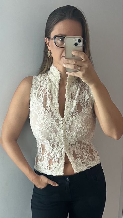 Przezroczysta elegancka bluzka na stójce ecru transparentna z koronką