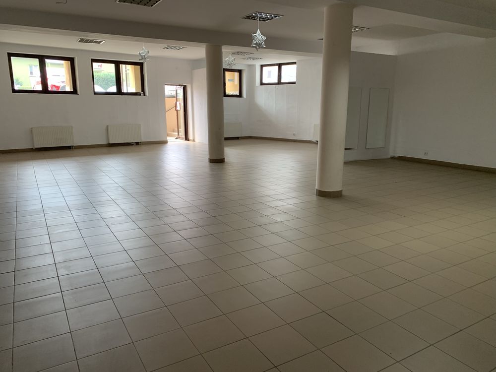 Lokal 136 m2 w CENTRUM ! Duzy parking !!