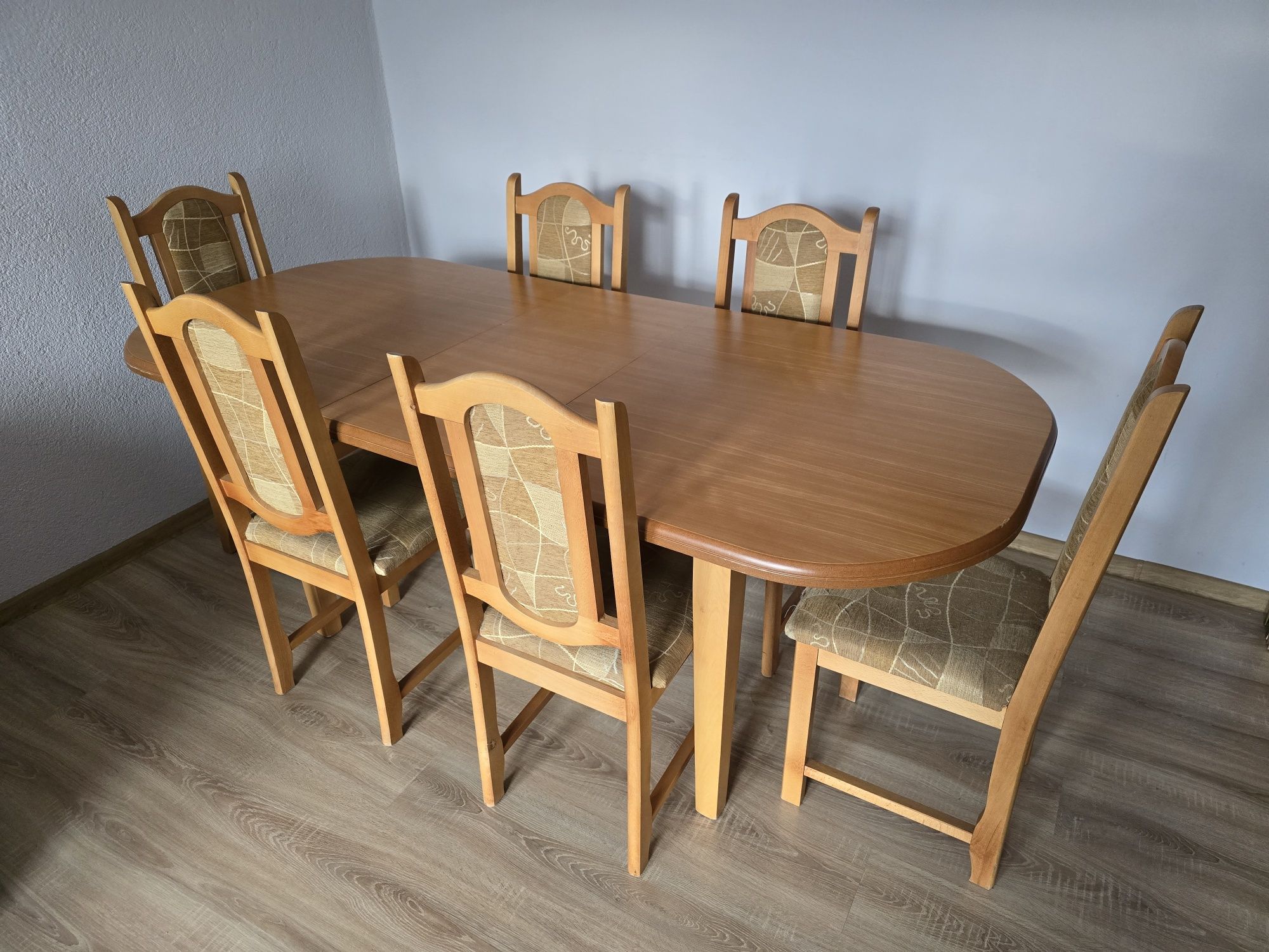 Sprzedam drewniany stół i 6 krzeseł