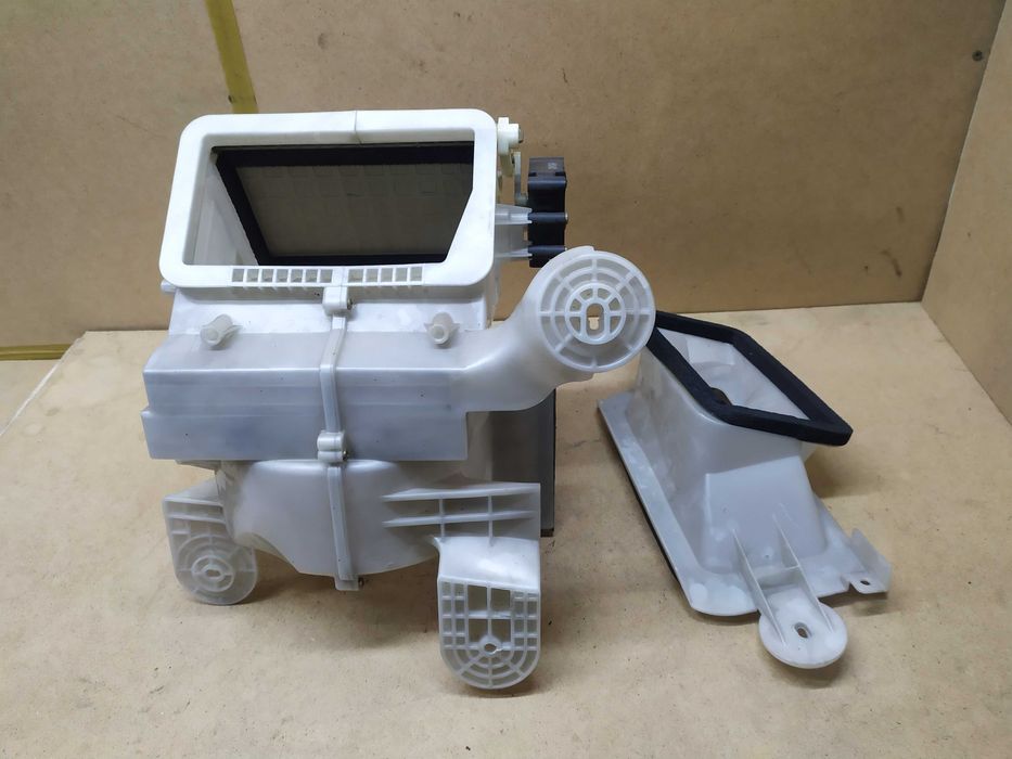 Мазда 6 02 корпус вентилятора печки фильтра салона електропривод