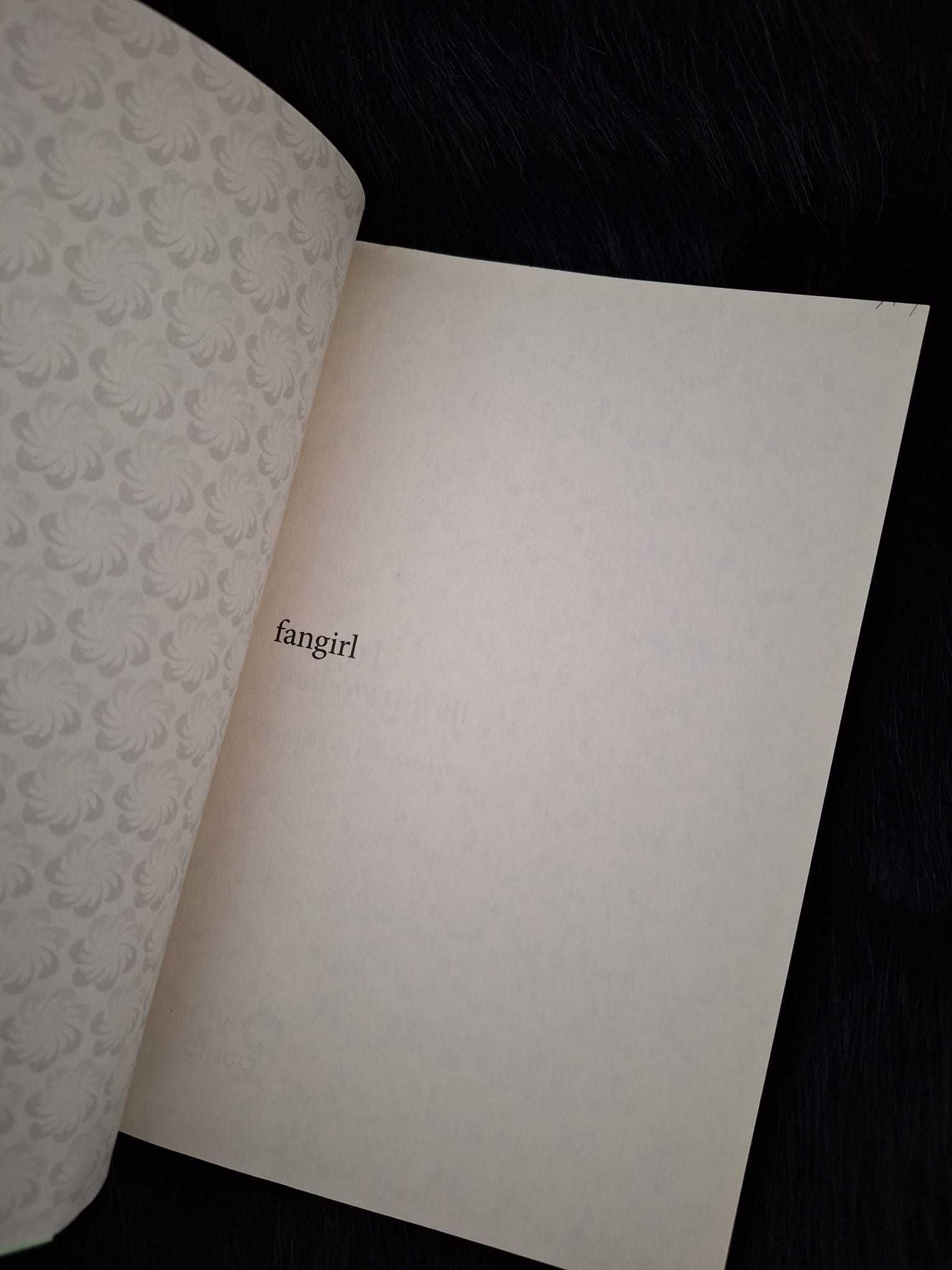 Fangirl - Rainbow Rowell (portes grátis)