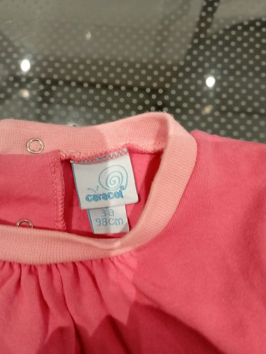 Conjunto de camisola quentinha e saia em bombazine fina.