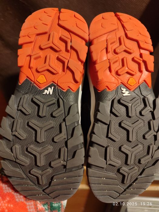 Продам срочно ботинки