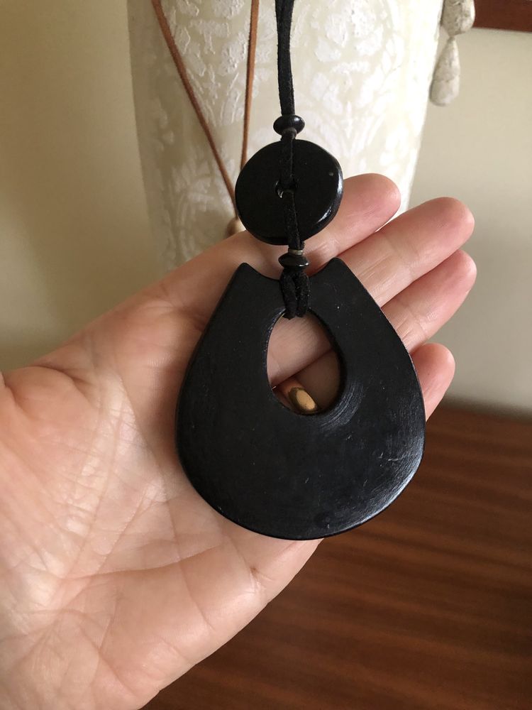 Colares em ceramica novos