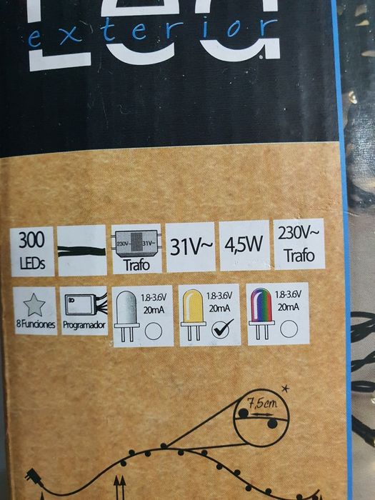 Lote de três series, 900 luzes LED, 7 funções e comando.