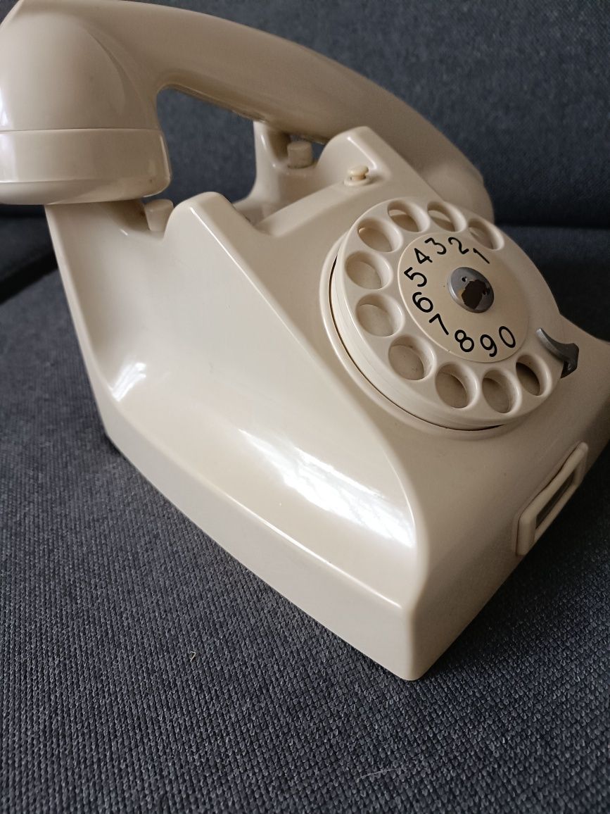 Telefon z bakelitu Ericsson 61 rok