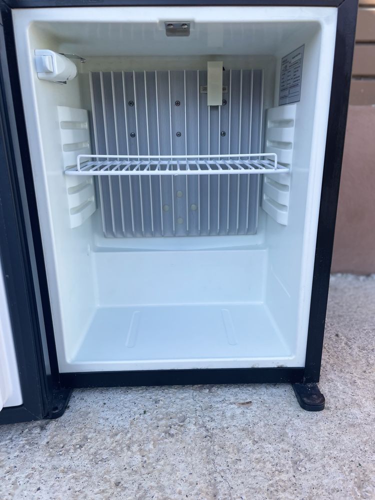 Маленький холодильник Mini bar