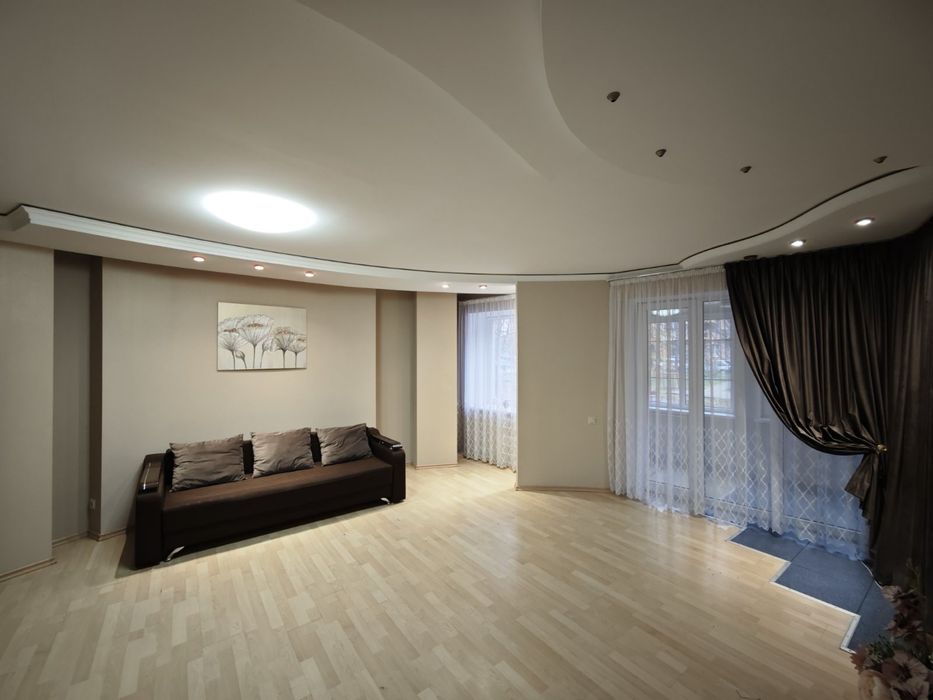 2к квартира з дизайн-проектом, та власним підвалом