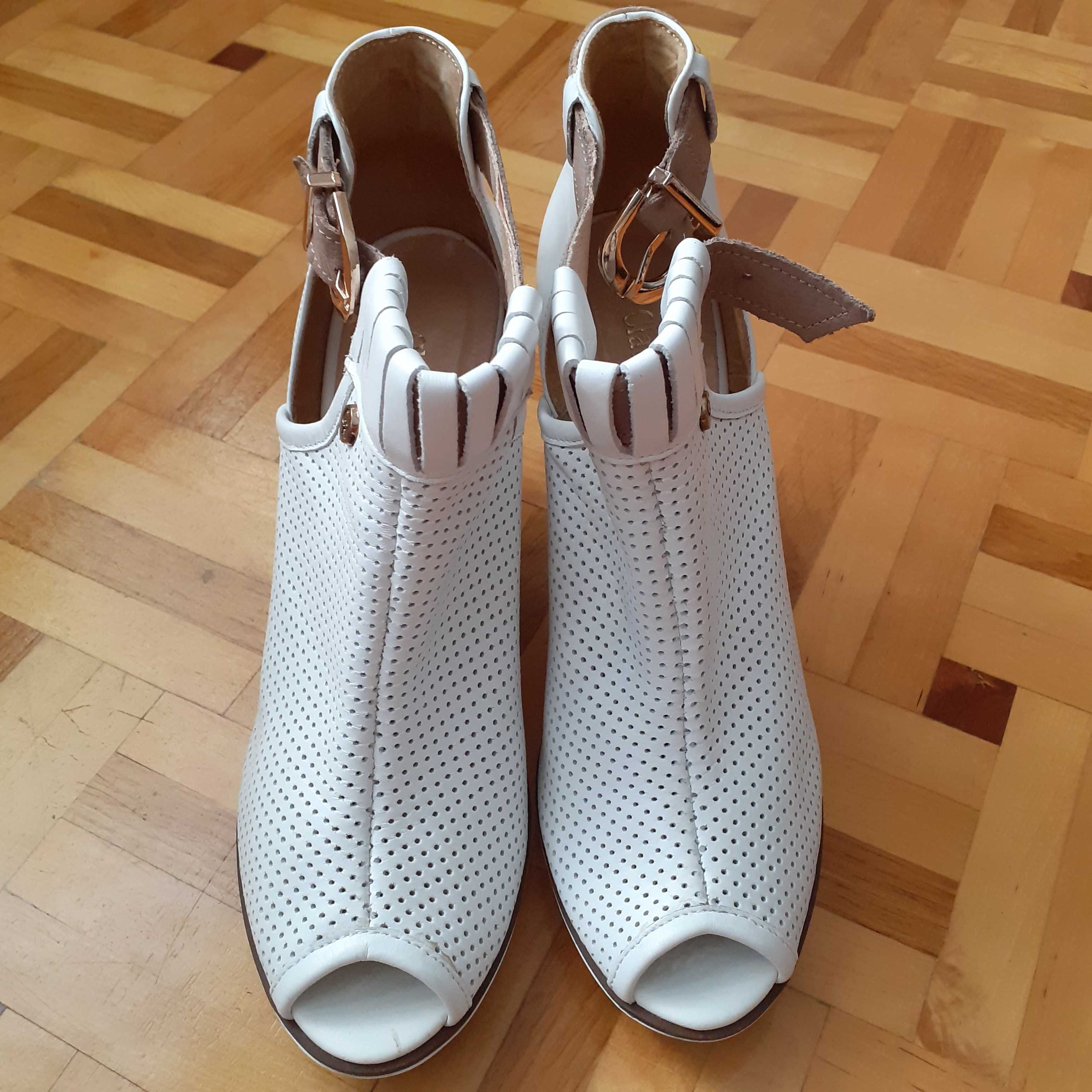 CLAUDIO ROSSETTI, Skórzane białe buty  39 Koturn