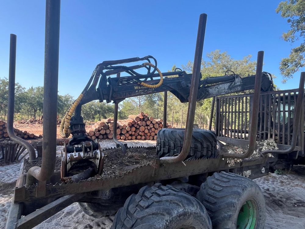 Trator John Deere 7810 Florestal c/ Reboque + Grua