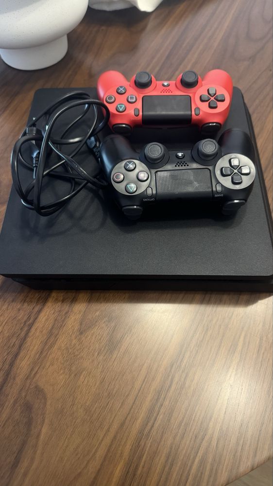 Ps4 slim 500g 2 comandos