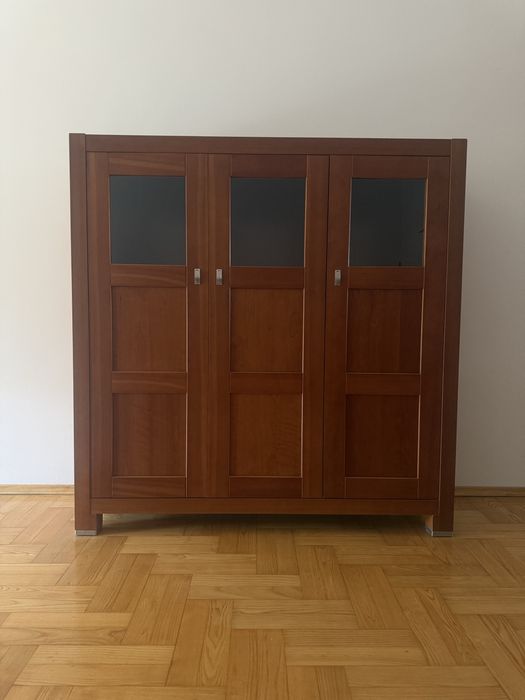 Sprzedam Komodę z dywanem