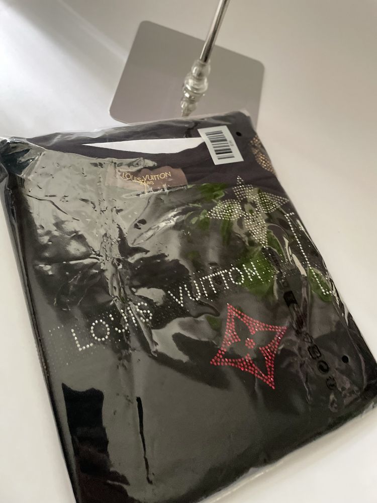 Ekskluzywna koszulka Louis Vuitton z limitowanej kolekcji!