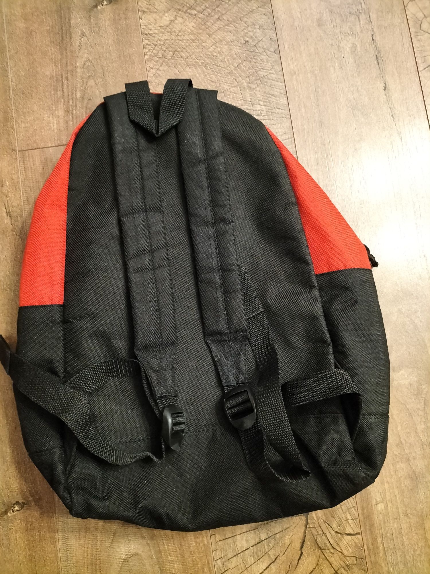 Średni plecak czarno-różowy