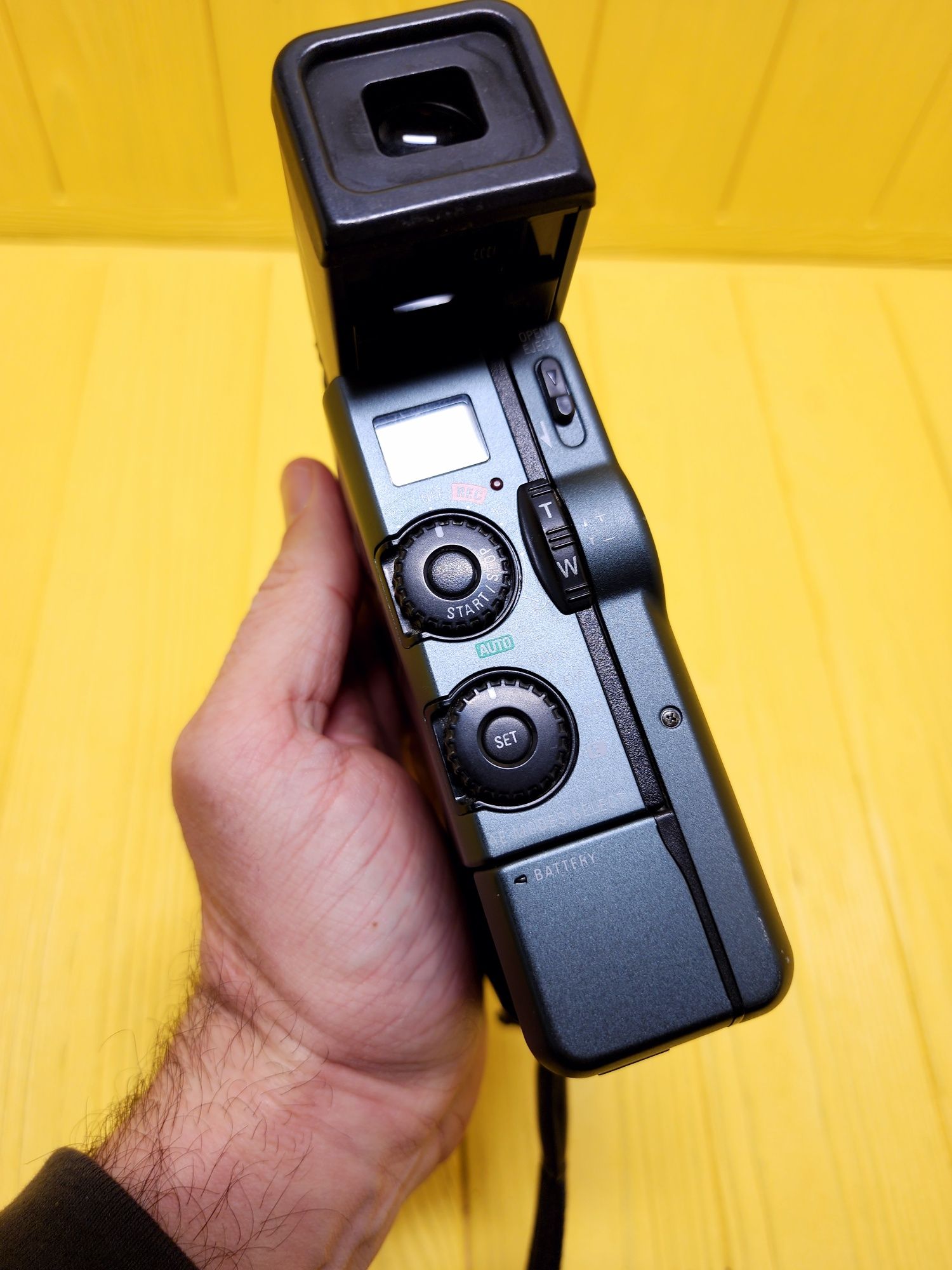 Ретро Видеокамера Japan mini DV фирма Thomson VMD 1 Slim