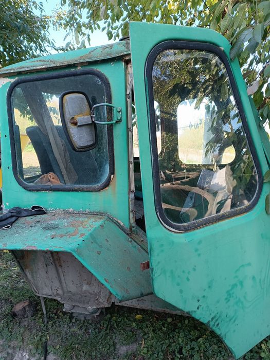 Продам стёкла малої кабіни ЮМЗ