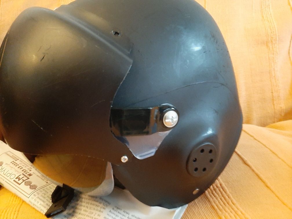 Kask z naklejką  AIR FORCE, stary