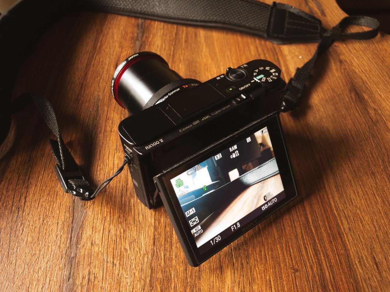Фотоапарат Sony Cyber-Shot DSC-RX100M5A  +  аксесуари