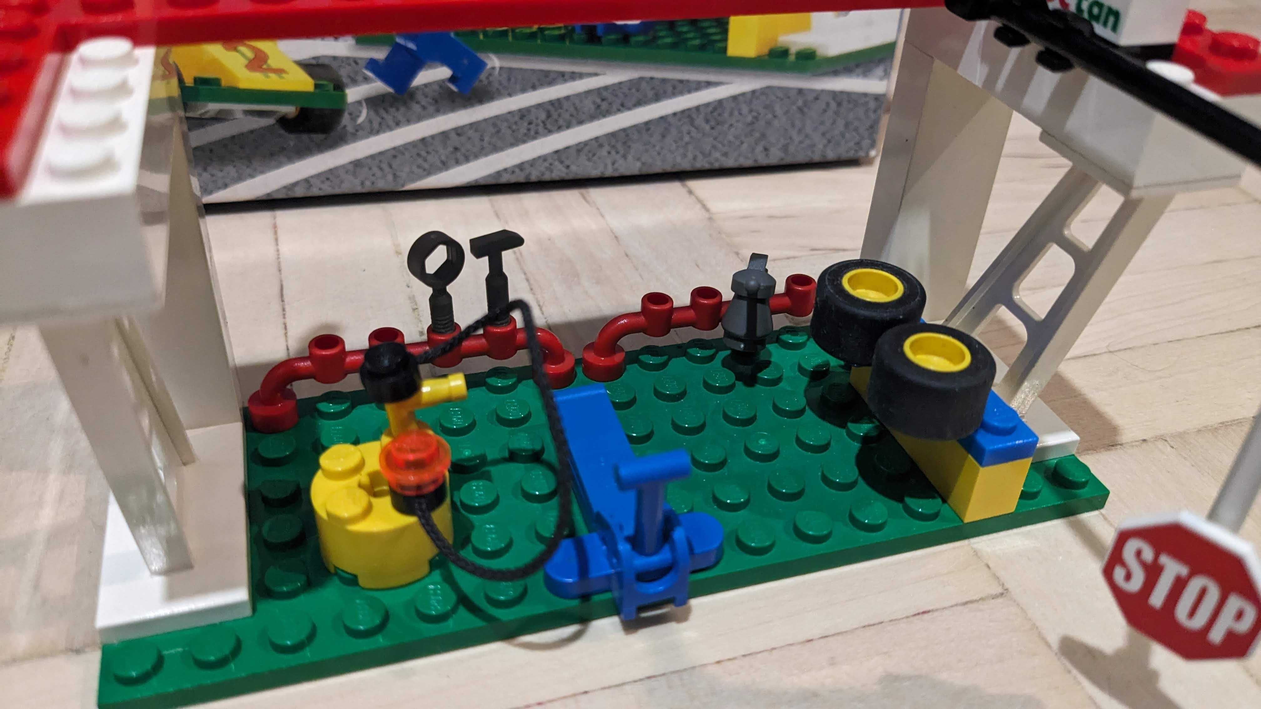 LEGO Town: Punkt serwisowy wyścigówek (6467)