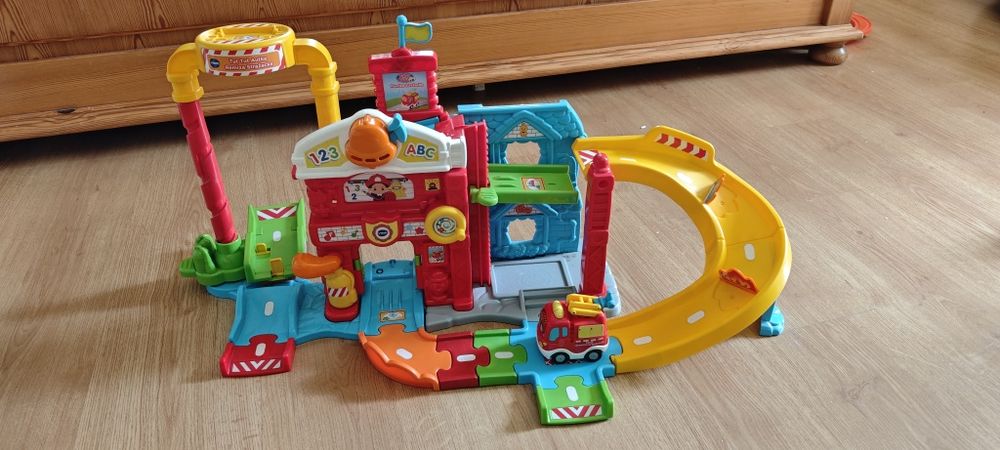 Remiza strażacka vtech autka tuttut