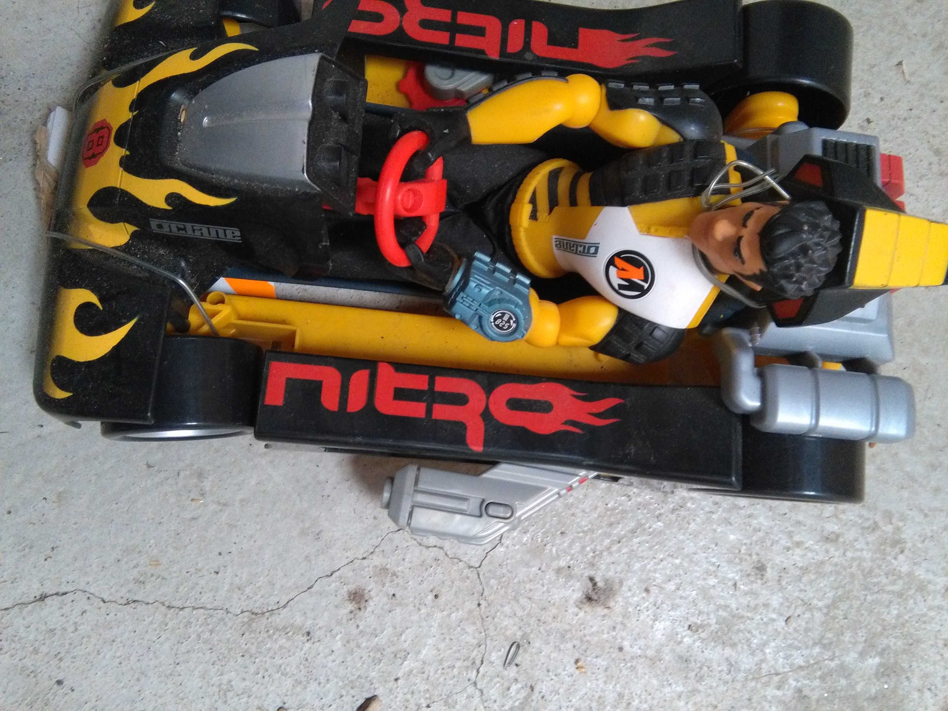 Boneco Action Man com carro de corrida -Novo