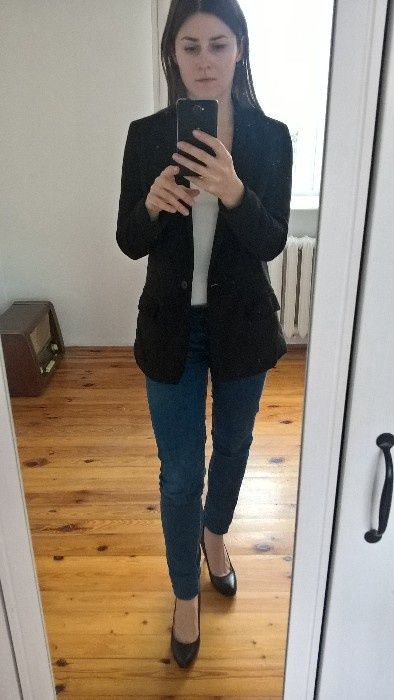 Długa zamszowa marynarka czarna z kiszeniami Amisu r. S