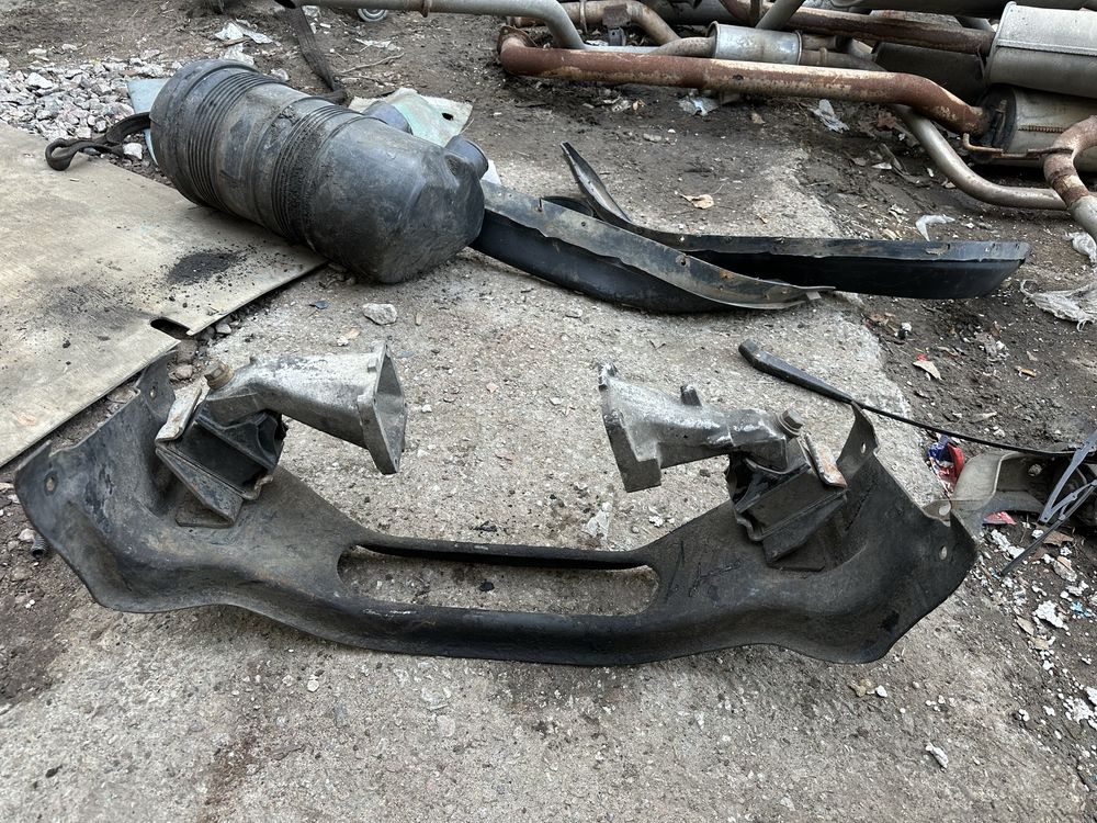 Подрамник двигателя и подушки 2.3 2.9 Mercedes 208 210 308 310 408 410
