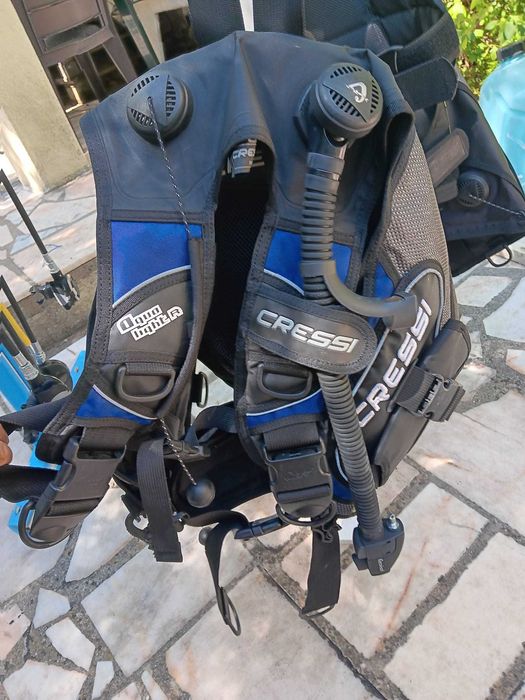 Vendo diverso material de  mergulho