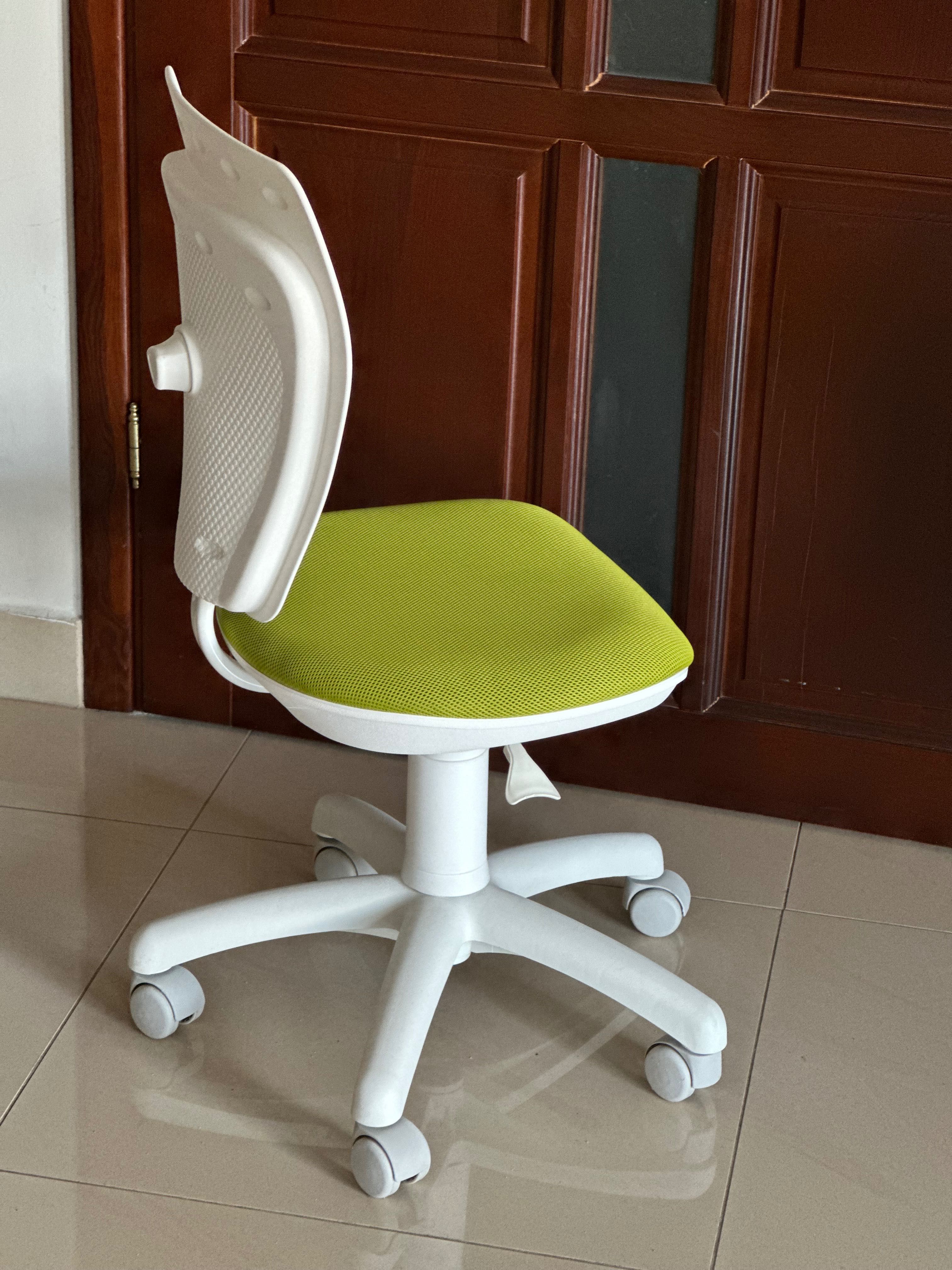 Fotel krzesło obrotowe dziecięce Ministyle White GTP  j.nowe