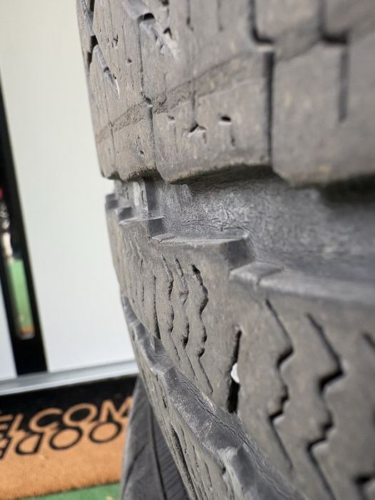 Opony zimowe 215/55/17 Nokiany