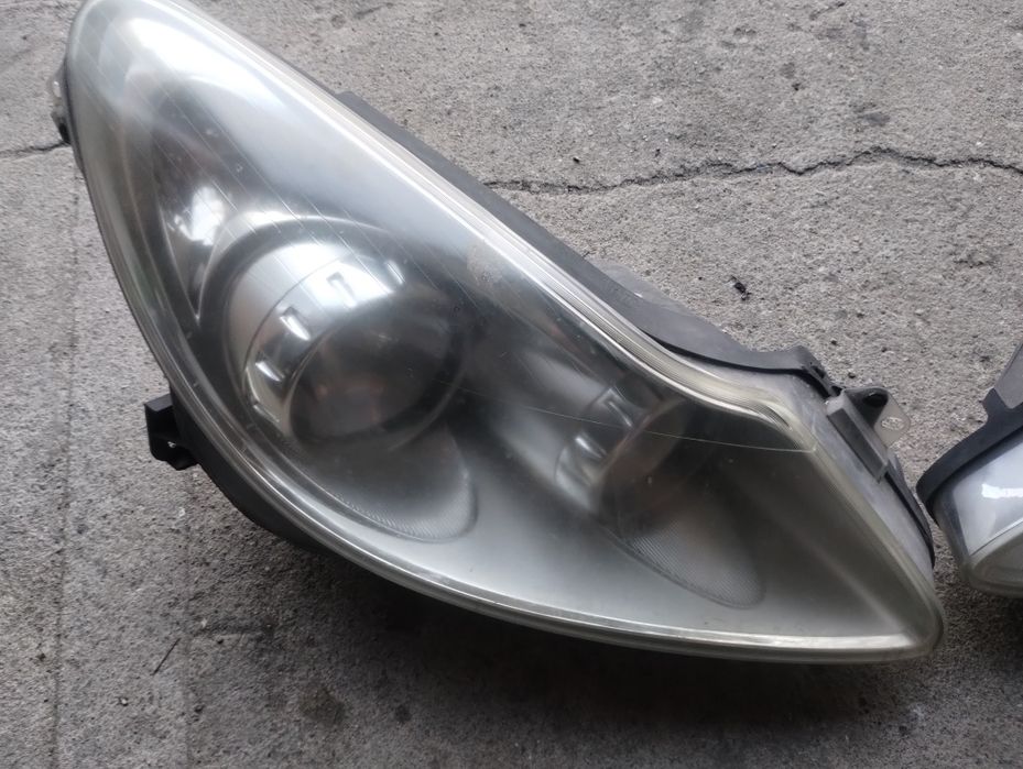 Opel Corsa D lampa przód